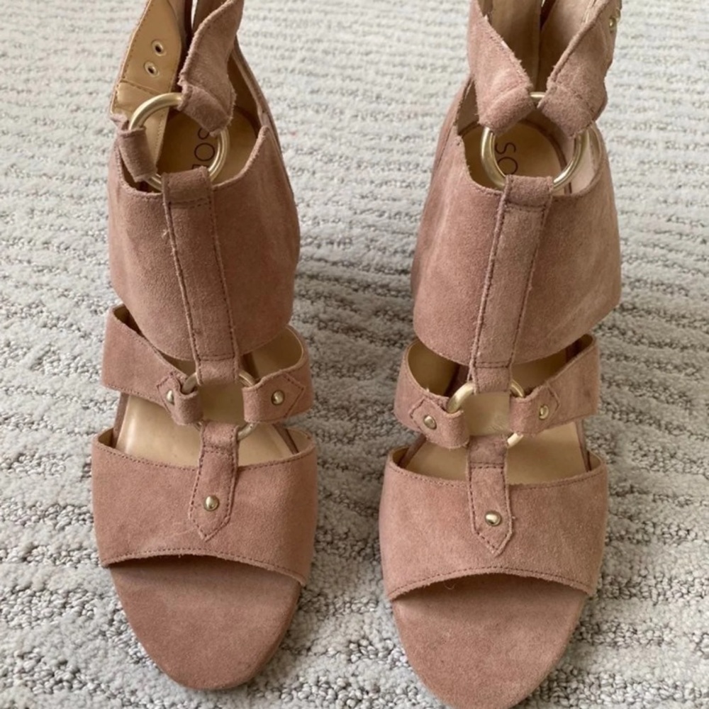 ❤️FINAL REDUCTION- NWOT SOLE SOCIETY BLUSH SUEDE SANDALS